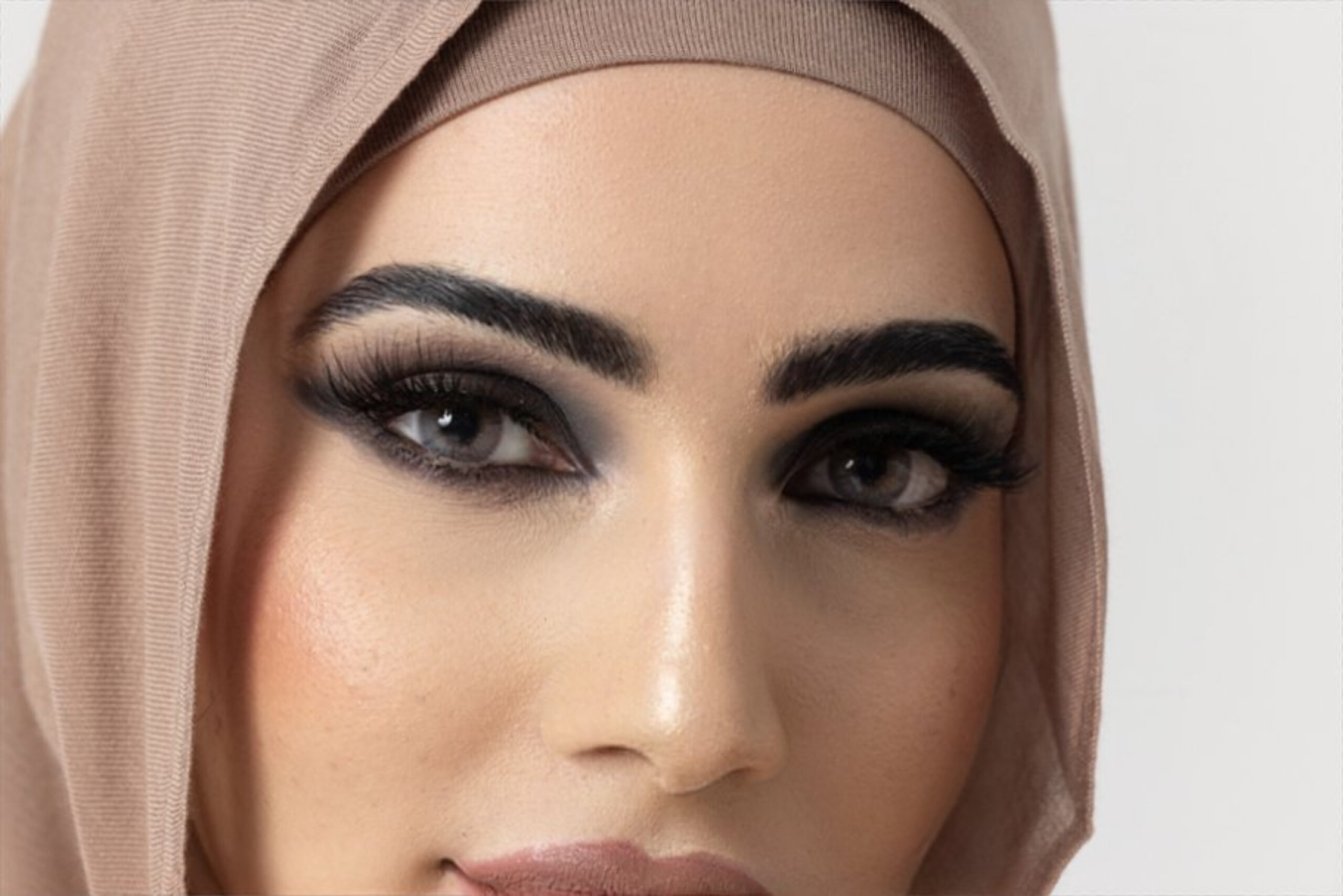 Pony Gray Eye Contacts - Image 5